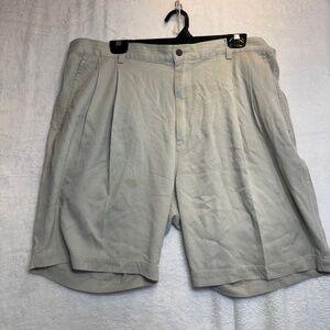 Tommy Bahama Shorts Mens Size 40 Beige 100% Silk Loose Fit Pleated Front